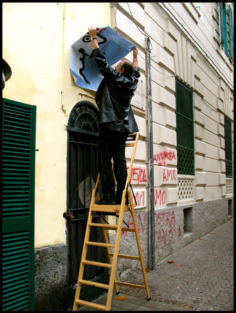 LA PERFORMANCE: IL CACCIATORE DI GRAFFITI (di Augusto De Luca) 4 Augusto De Luca alias il Cacciatore di Graffiti